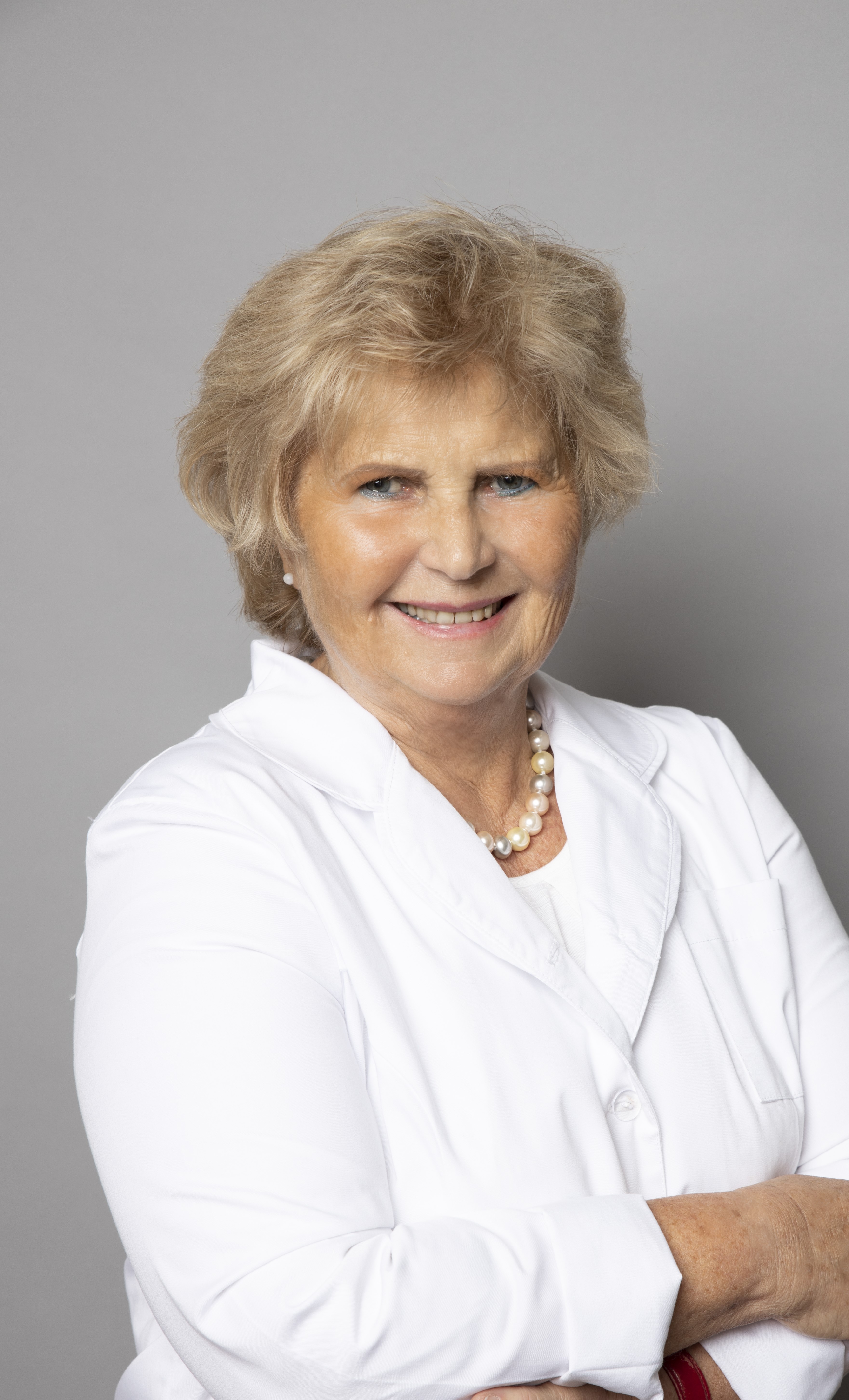 Dr.  Pádi  Éva  